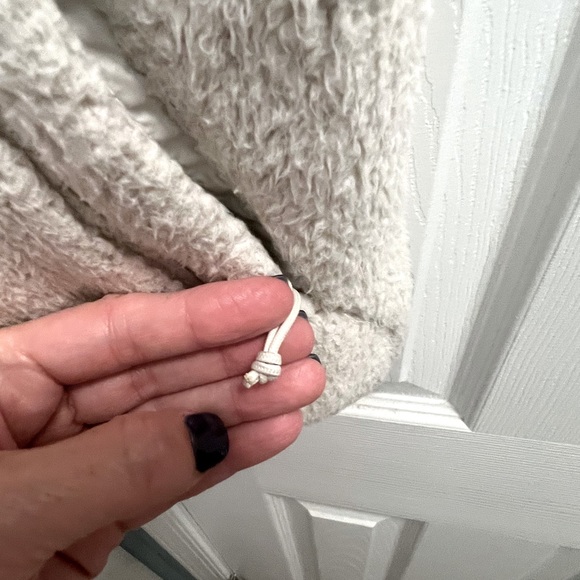 North Face Fleece Vest in Cream - Picture 6 of 8